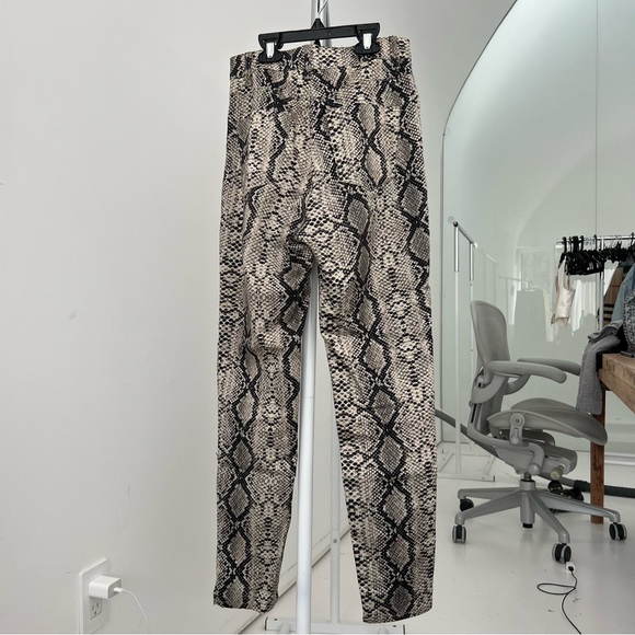 Zara skinny snake skin pants - Picture 3 of 3
